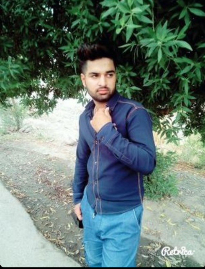 تصویری از یاسین خنیاگر