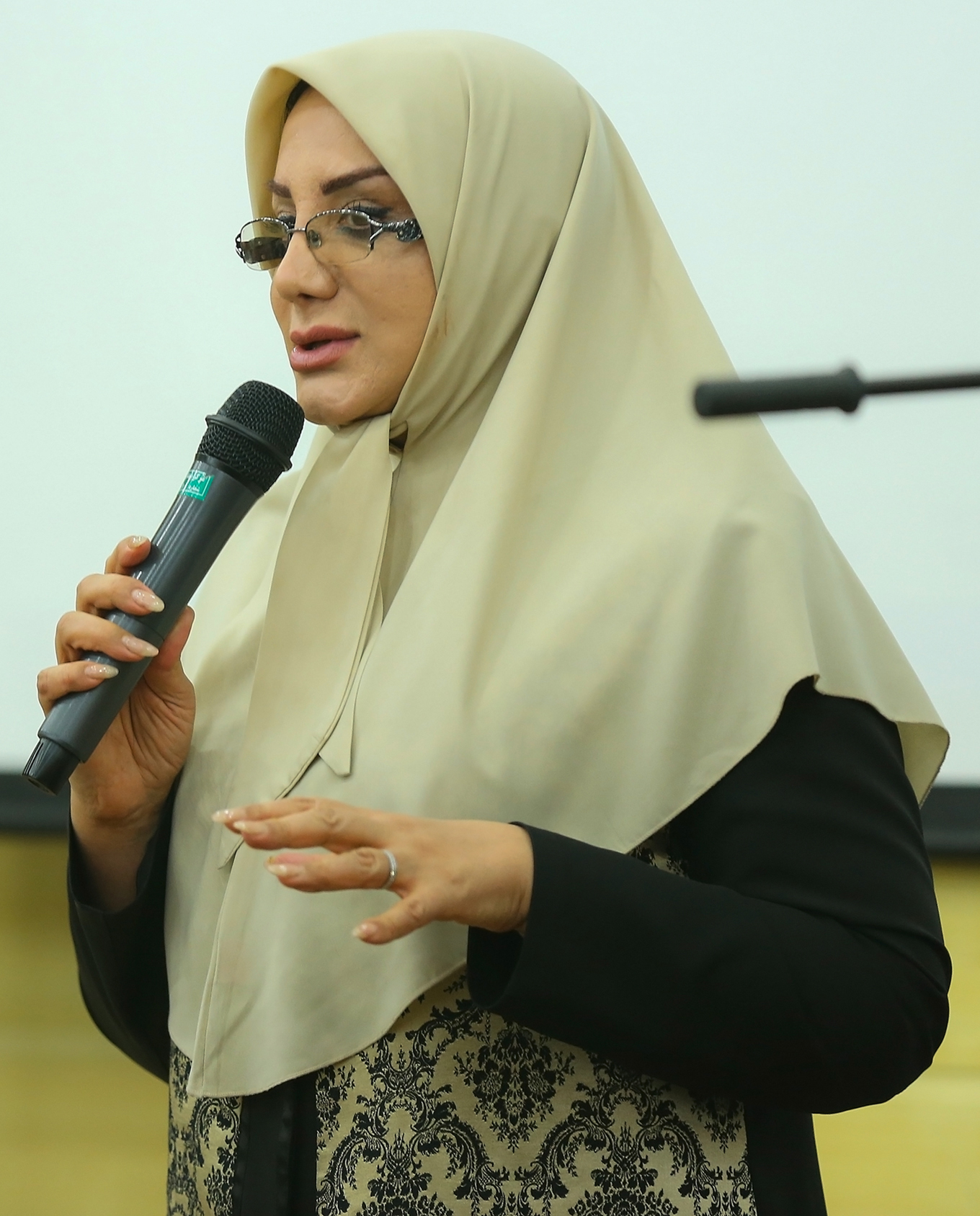 تصویری از فرزانه سادات (فرزانه) معصومیان