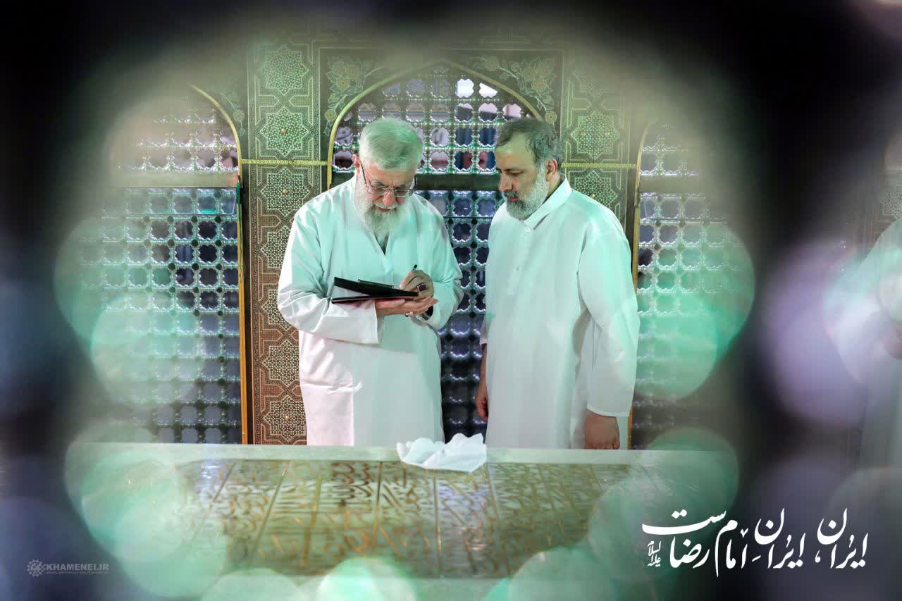 تصویری از سید ابراهیم رئیسی و همراهان