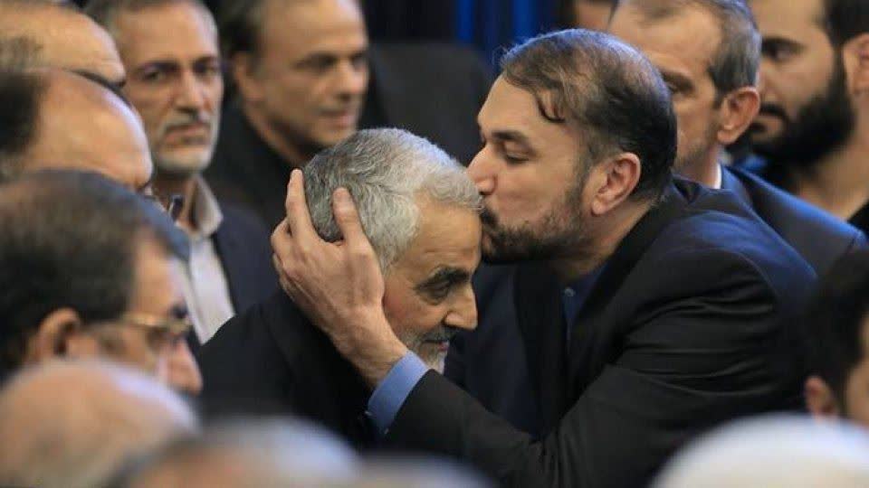 تصویری از آیت الله سید ابراهیم رئیسی و همراهان