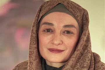 تصویری از پروانه اعتمادی عبدل ابادی