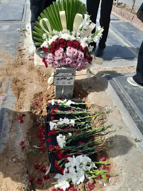 تصویری از علی طاهری