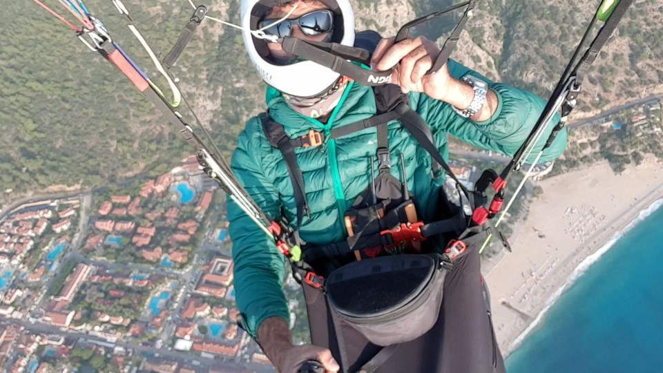 تصویری از علی احمدی
