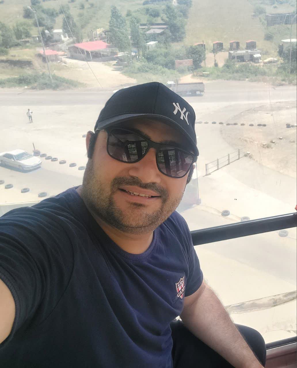 تصویری از رضا پارسامقدم