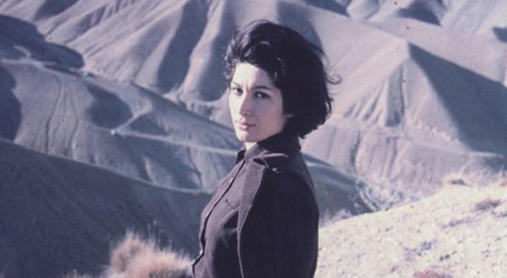 چگونه فروغ فرخزاد مرگ را به نمادی از آزادی زنانه تبدیل کرد؟