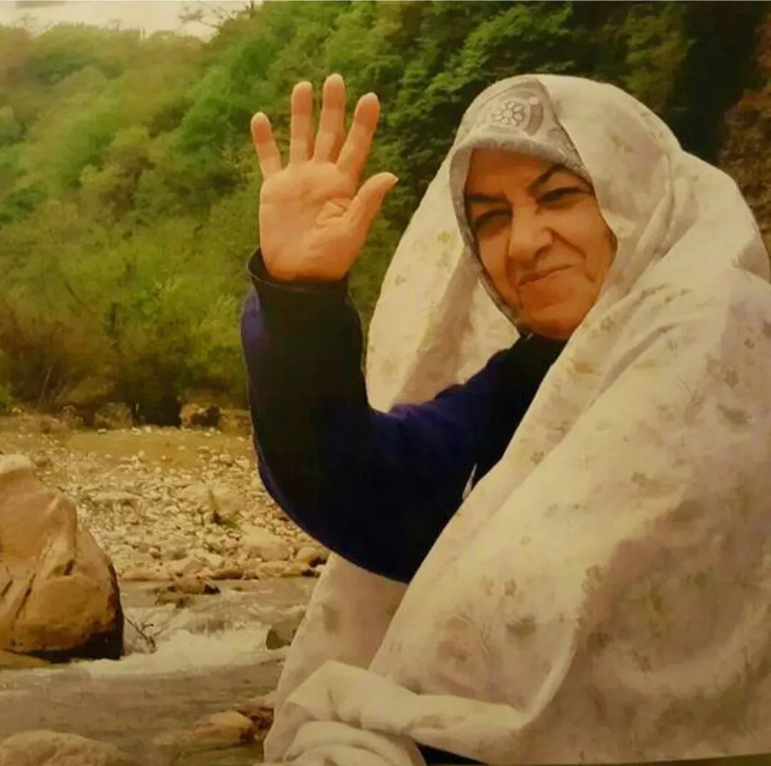 مرحومه اشرف سادات قائم مقامی
