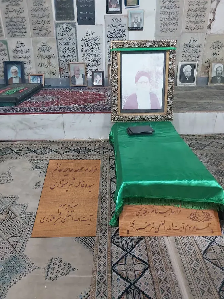 مرحومه حاجیه خانم سیده فاطمه شریعتمداری