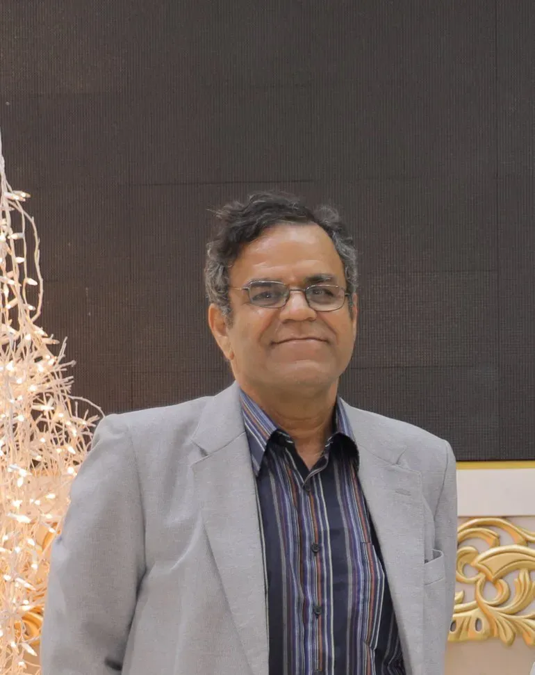 شادروان احمد حسینی