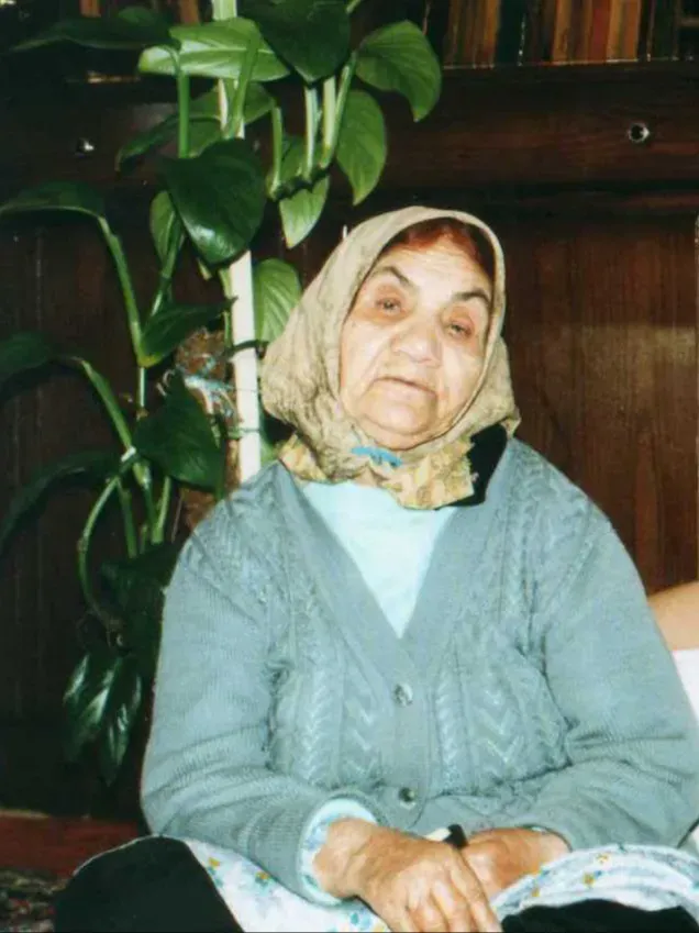 مرحومه فرخ کله اشترجانی